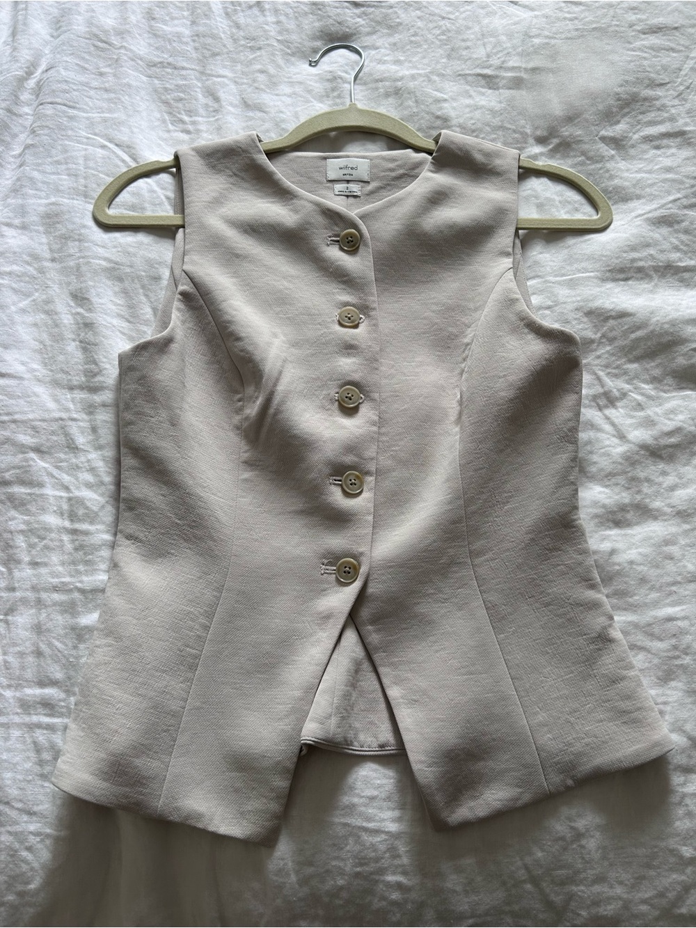 Aritzia Regal Vest in Matte Pearl - Picture 3 of 7